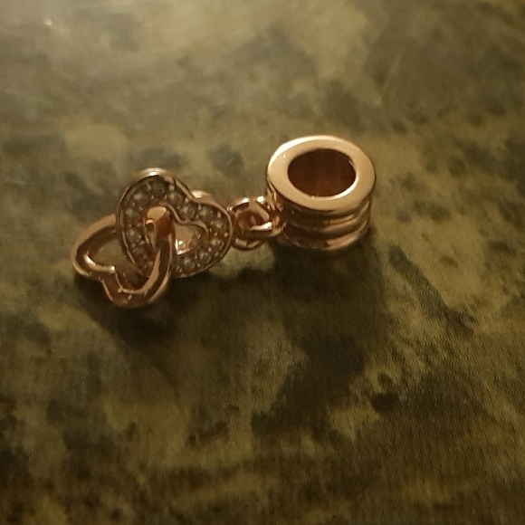 Pandora Rose - Picture 2 of 4